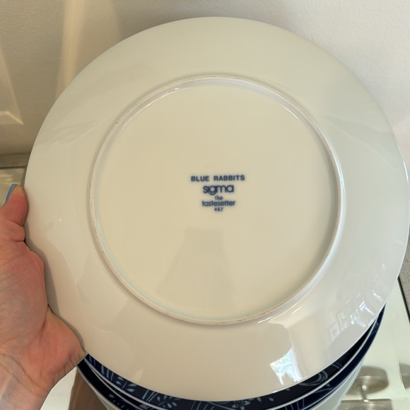 SIGMA BLUE RABBIT TABLESETTER SET OF 4 DINNER PLATES - Picture 3 of 6